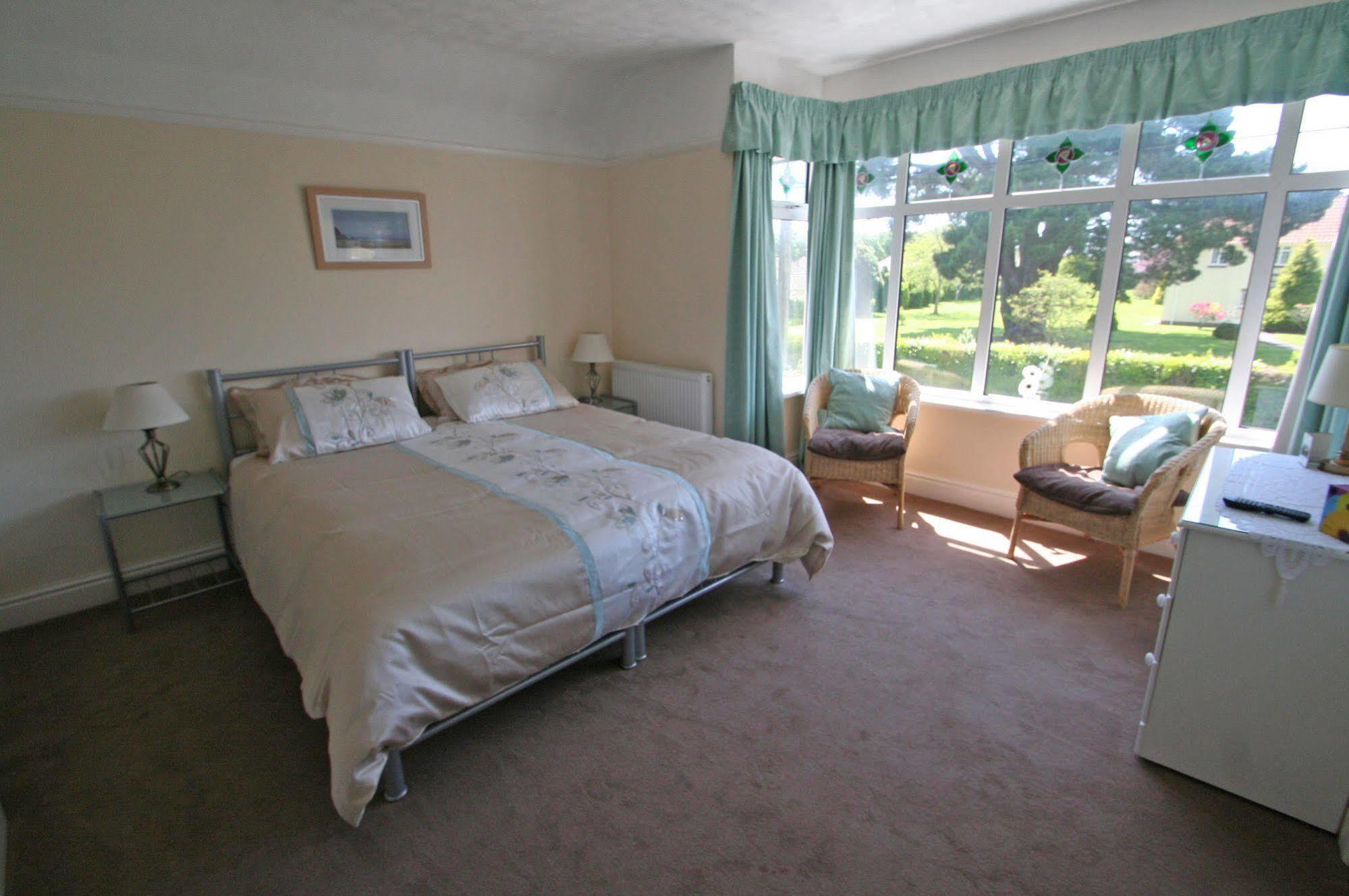 Beech Lodge Guest House New Milton Buitenkant foto